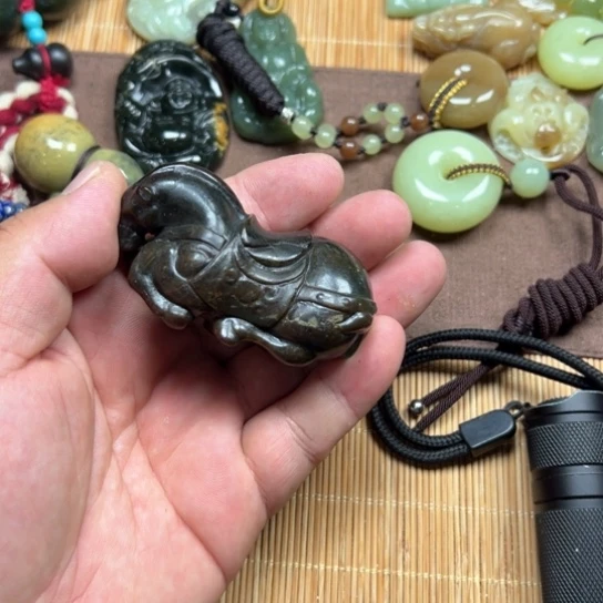 未镶嵌和田玉（糖玉）挂件