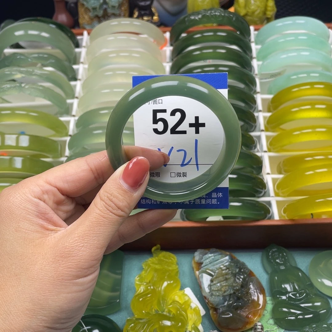 未镶嵌蛇纹石玉手镯薪**游