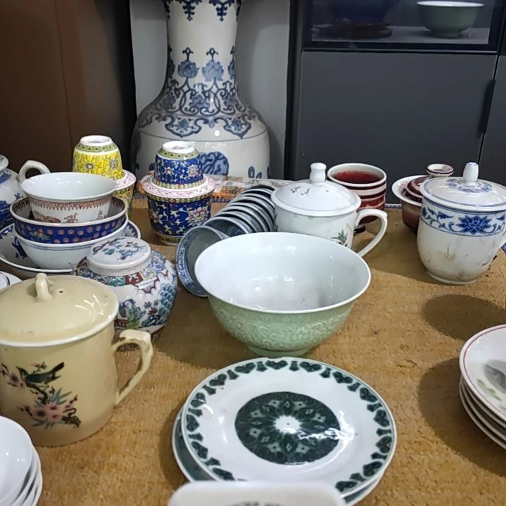 景德镇精美陶瓷摆件