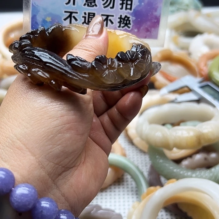 未镶嵌手镯石英岩玉