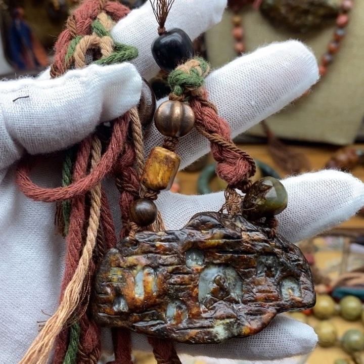 未镶嵌岫岩河磨玉（透闪石质玉）挂件小*可