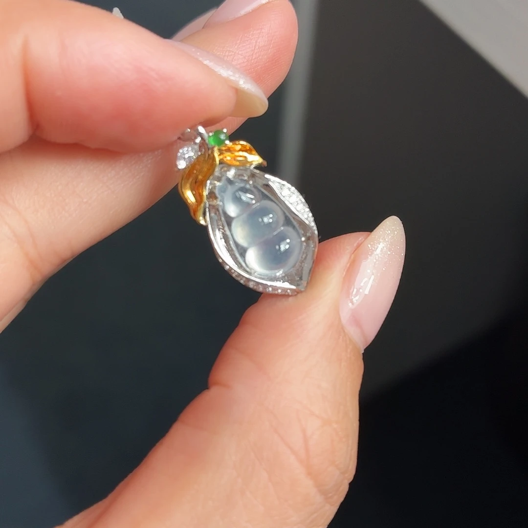 翡翠18K金镶嵌颈饰