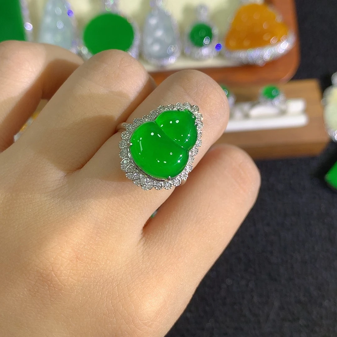 18K金镶嵌戒指翡翠葫芦两用款