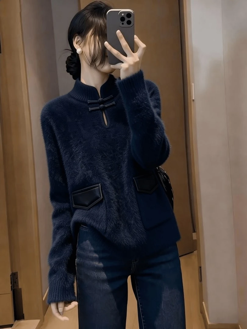 新中式国风休闲随性宽松保暖藏蓝色上衣女2026冬毛绒盘扣毛绒毛衣