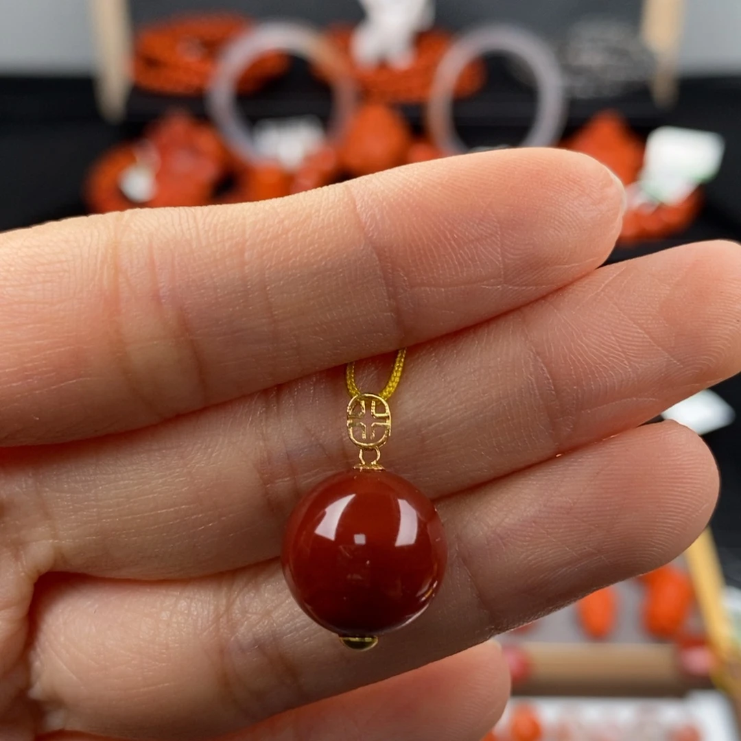 云***儿南红玛瑙18K金镶嵌四川凉山锦红吊坠
