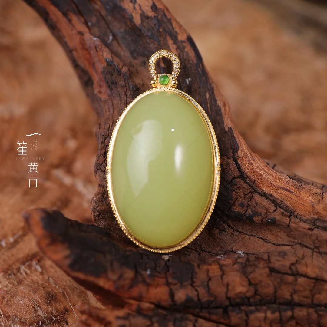 【一笙珠宝】天然和田玉黄口蛋面吊坠18k金镶嵌