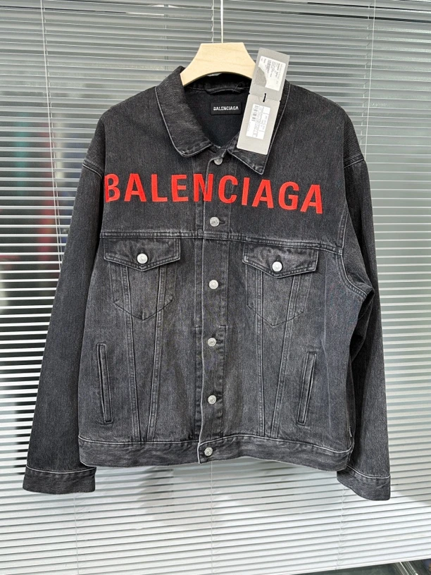 全新未使用 Balenciaga/巴黎世家 牛仔夹克外套胸前刺绣logo