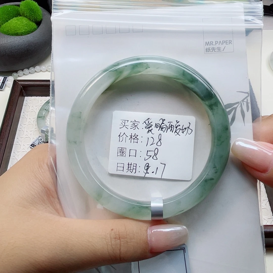 未镶嵌手镯石英质玉