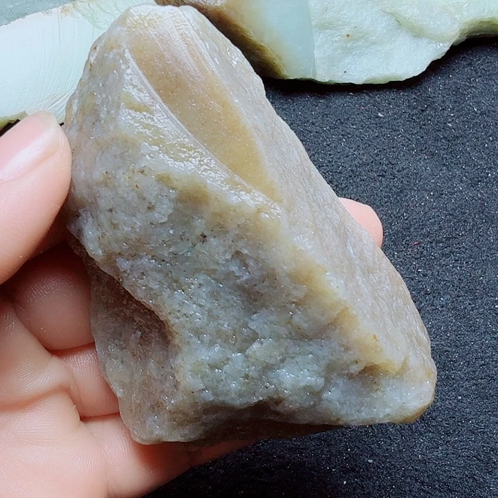 未镶嵌和田玉（糖玉）珠宝半成品