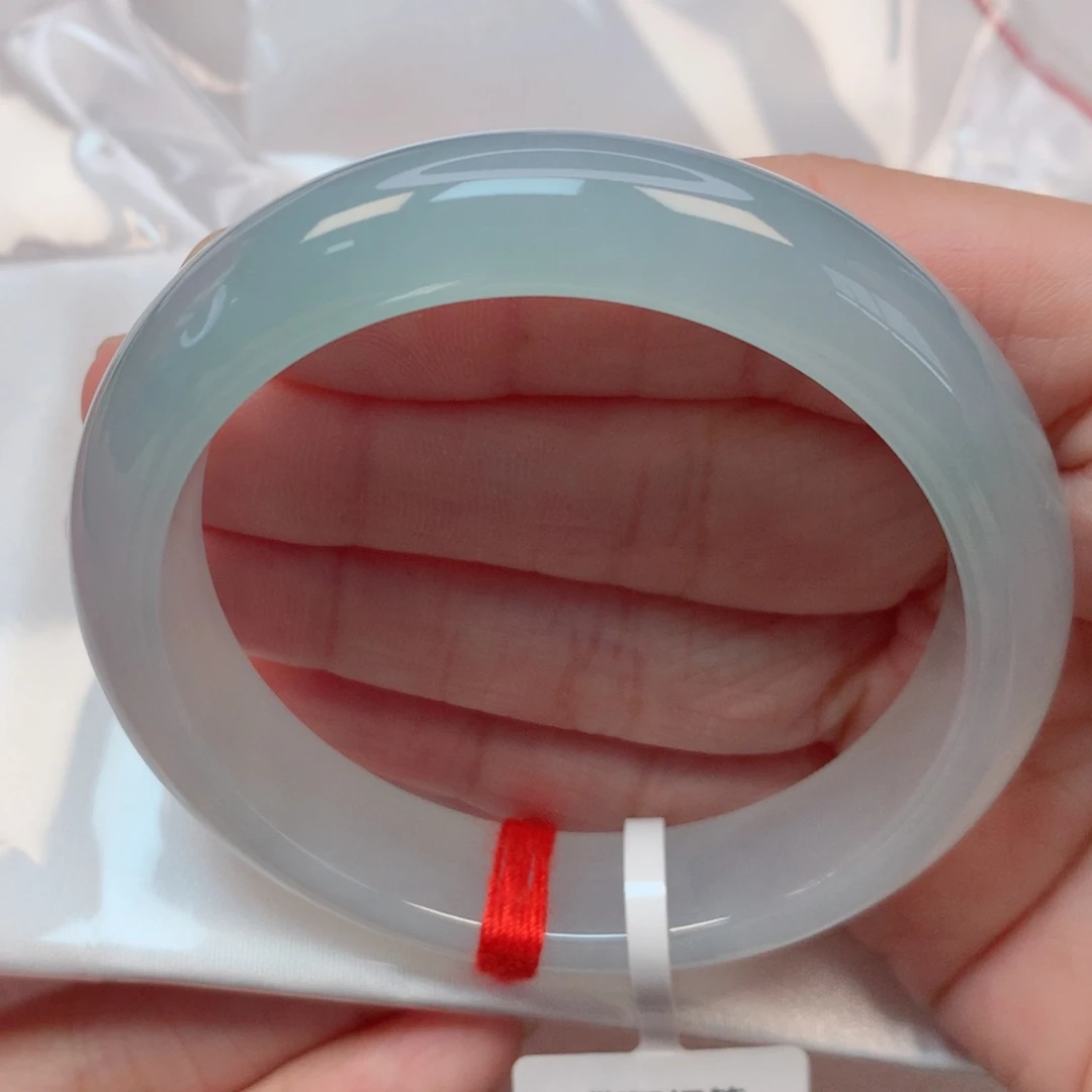 翡翠手镯未镶嵌56圈 渐变色 冰胶润细腻