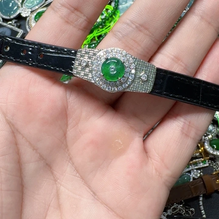 翡翠未镶嵌颈饰天然A货翡翠放漏