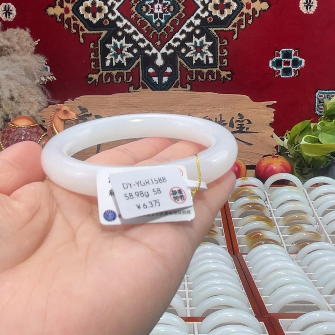 未镶嵌手镯和田玉天然且末羊脂玉福镯