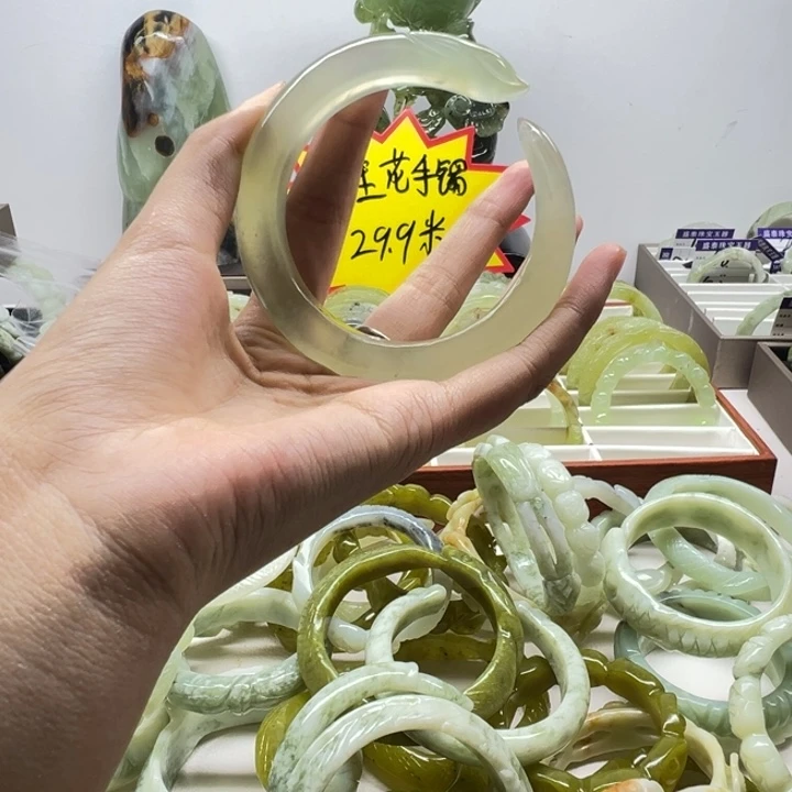 蛇纹石玉未镶嵌手镯
