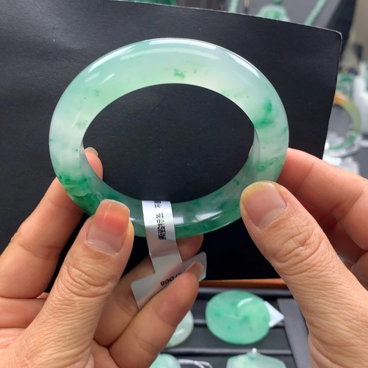 石英质玉未镶嵌手镯