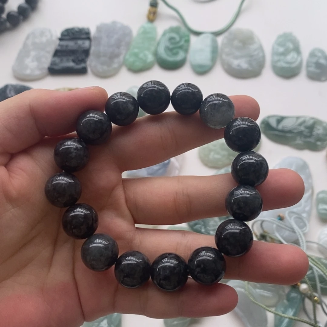 翡翠未镶嵌颈饰霞*吖