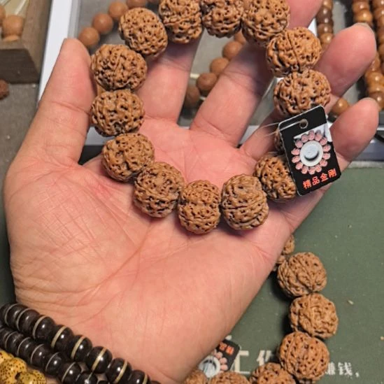 金刚菩提手串五星蜂王大金刚手串，22左右尺寸，原皮原色的