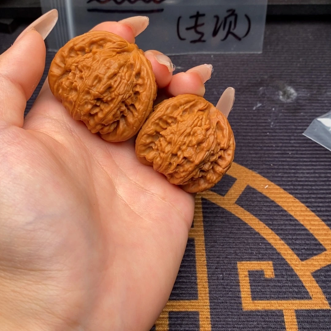 暴***猩吊坠文玩核桃白狮子