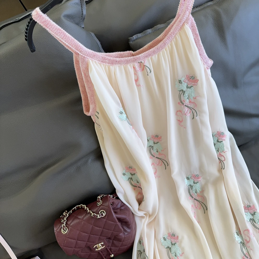 Zwinnie/詹维尼【刺绣系列】舒适甜美慵懒款连衣裙 GYT202419