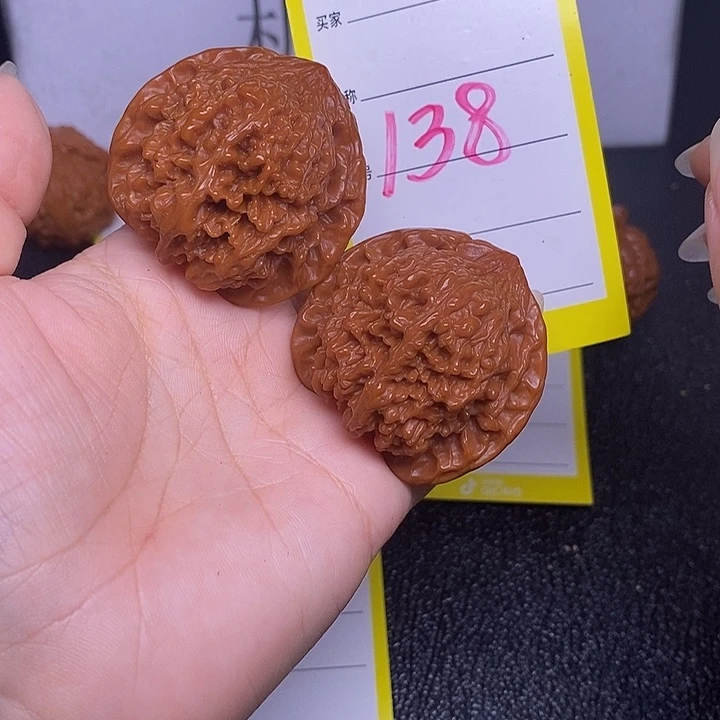 文玩核桃把件138/42.5满天星