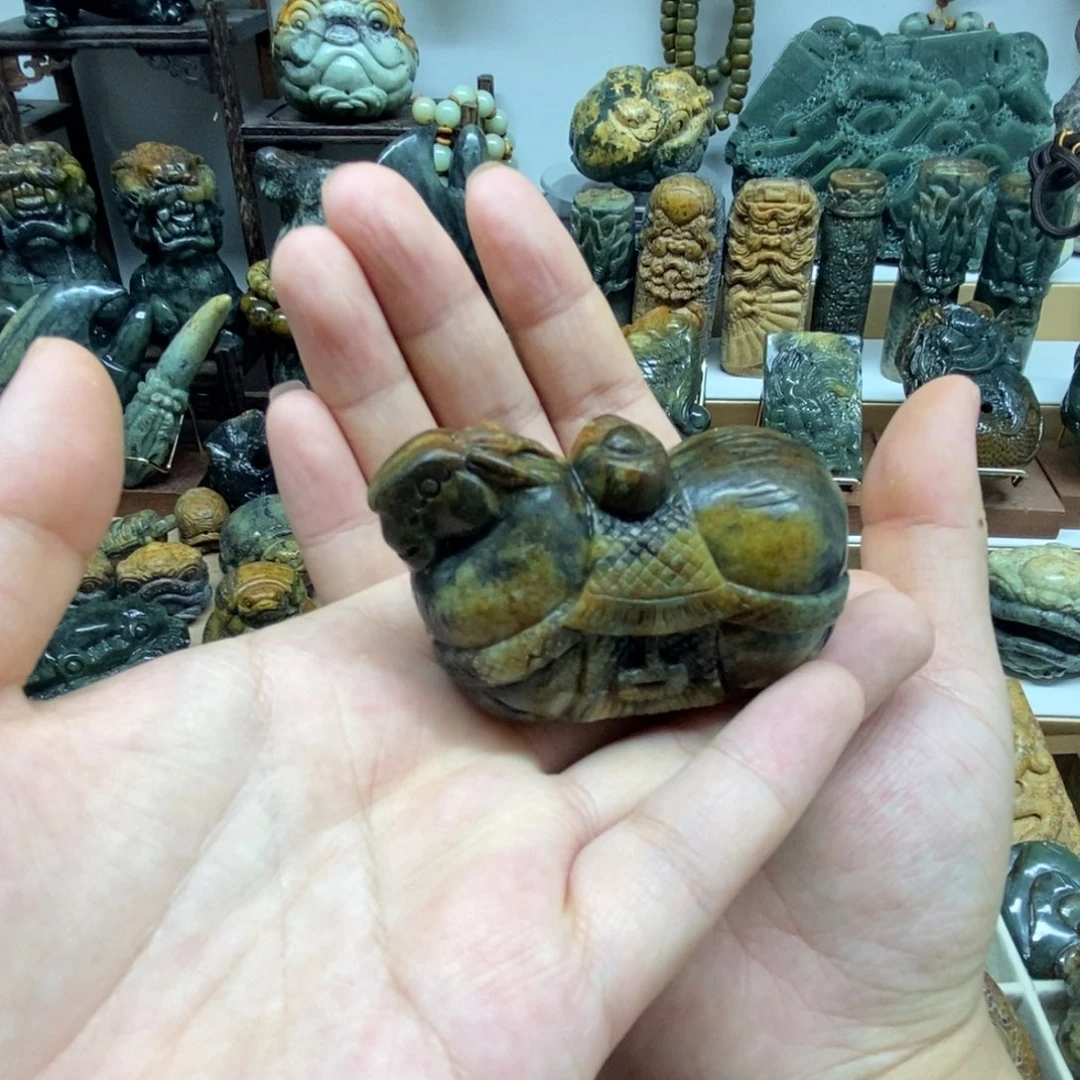 未镶嵌岫岩河磨玉（透闪石质玉）把件我**顺