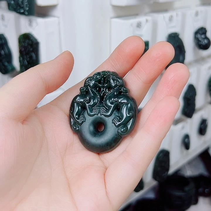 蛇纹石玉颈饰未镶嵌倚**涯