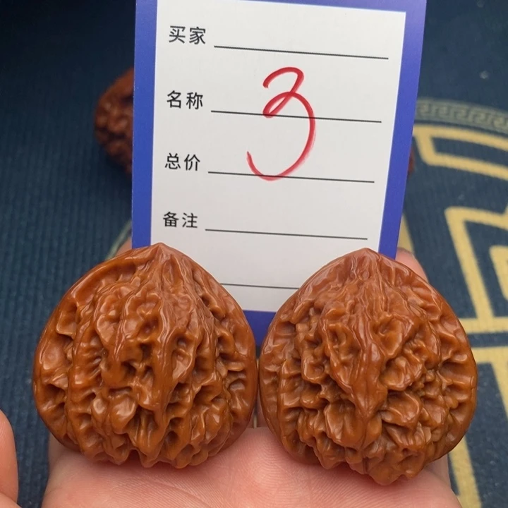 文玩核桃吊坠野牛40