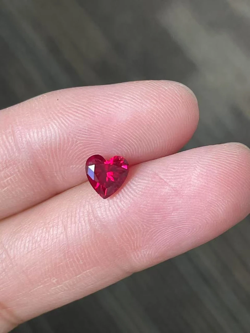 培育蓝宝石培育明亮红宝石裸石0.95CT