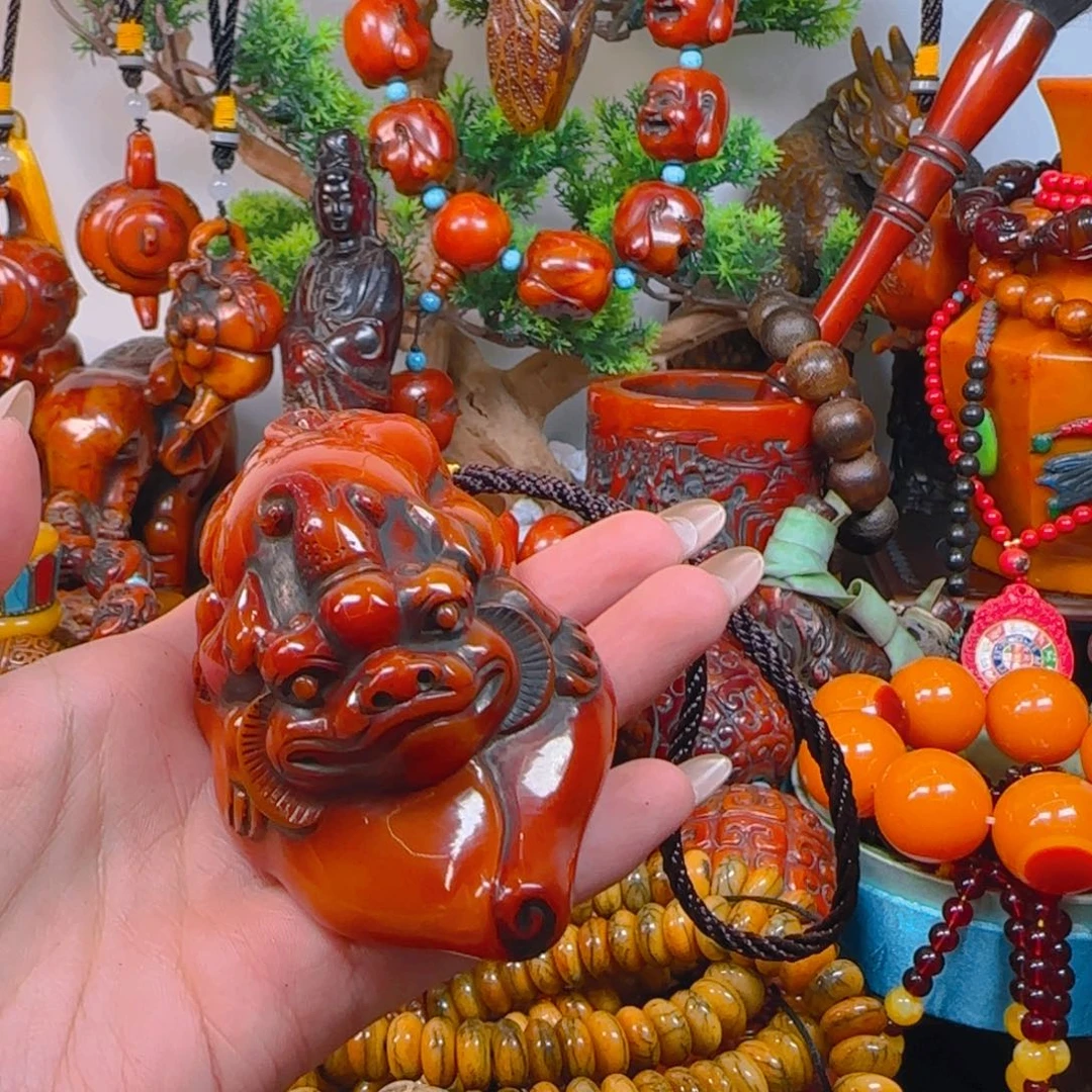 琥珀裸石未镶嵌貔貅