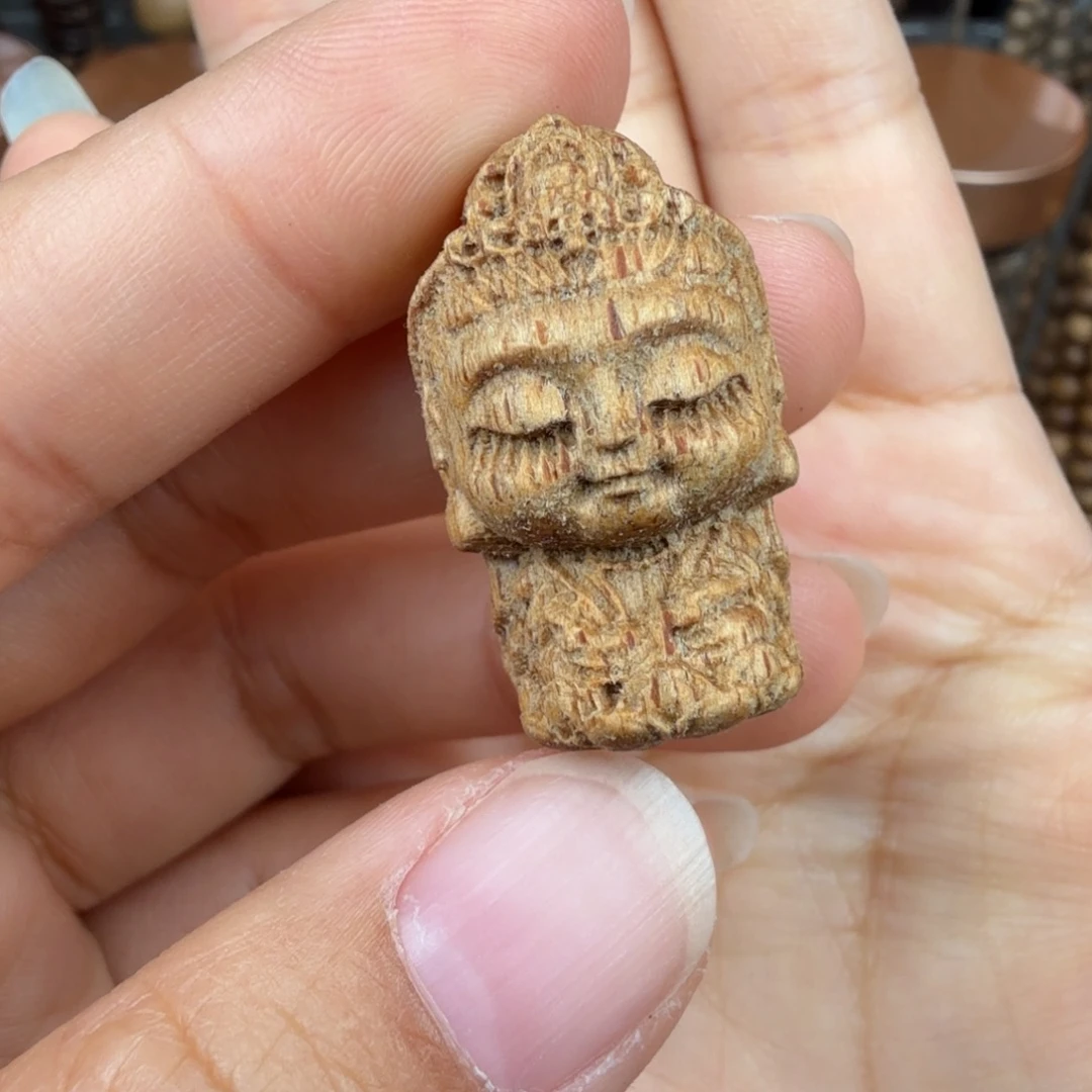 沉香碎屑沉香菩萨棋宝宝佛 2.6 克