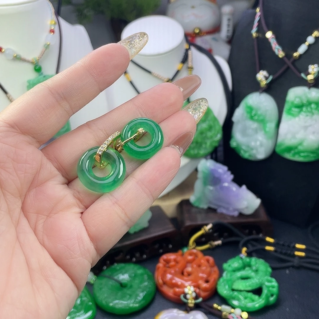 翡翠未镶嵌吊坠(赠链)