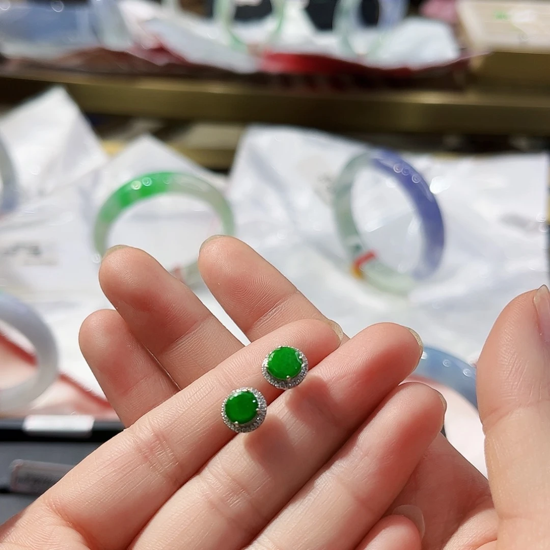 翡翠18K金镶嵌耳饰耳钉