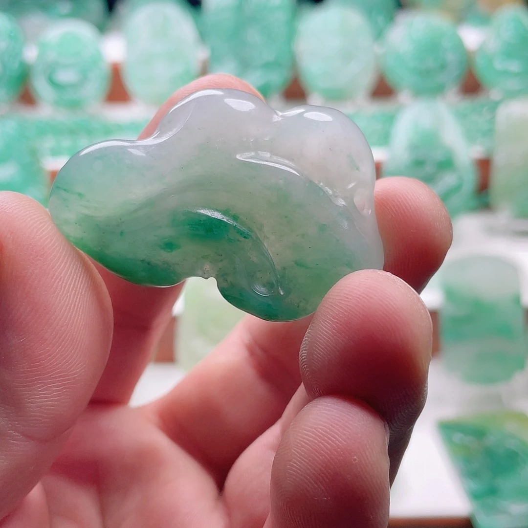 颈饰未镶嵌石英质玉