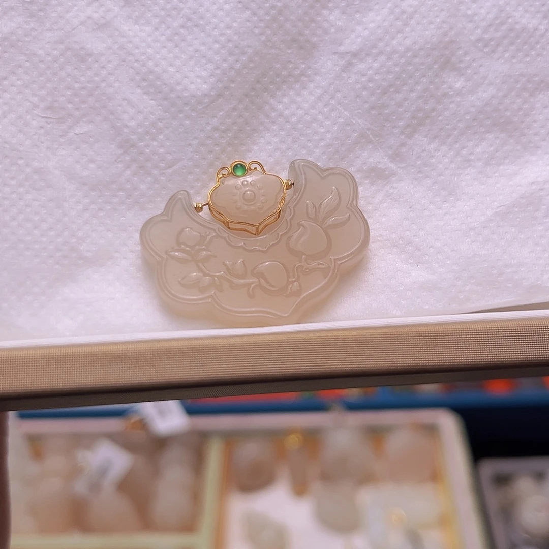 和田玉18K金镶嵌颈饰