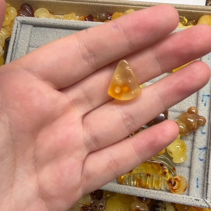 未镶嵌琥珀裸石东*天然蜜蜡配件