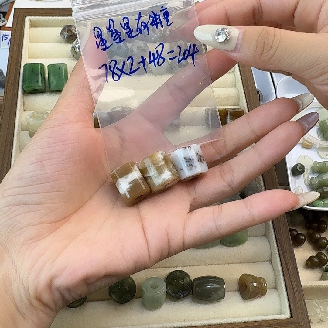 星***糖颈饰未镶嵌和田玉