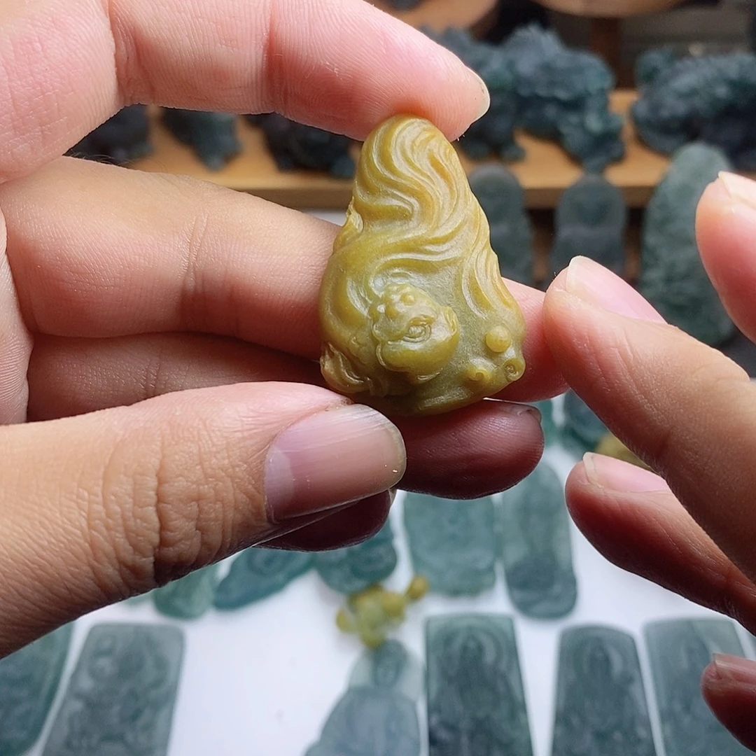 定制翡翠未镶嵌鱼