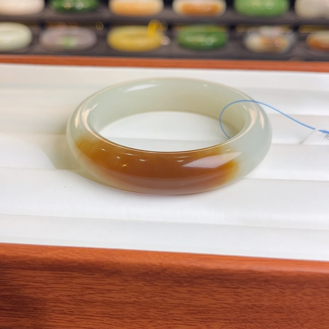 和田玉未镶嵌手镯油糕底红糖 金山料