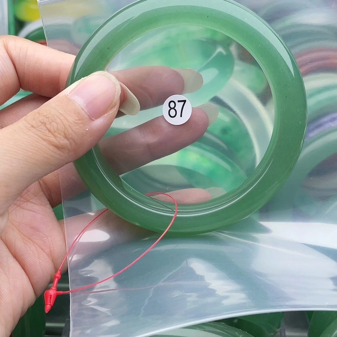 【闪购商品】石英岩玉手镯未镶嵌60