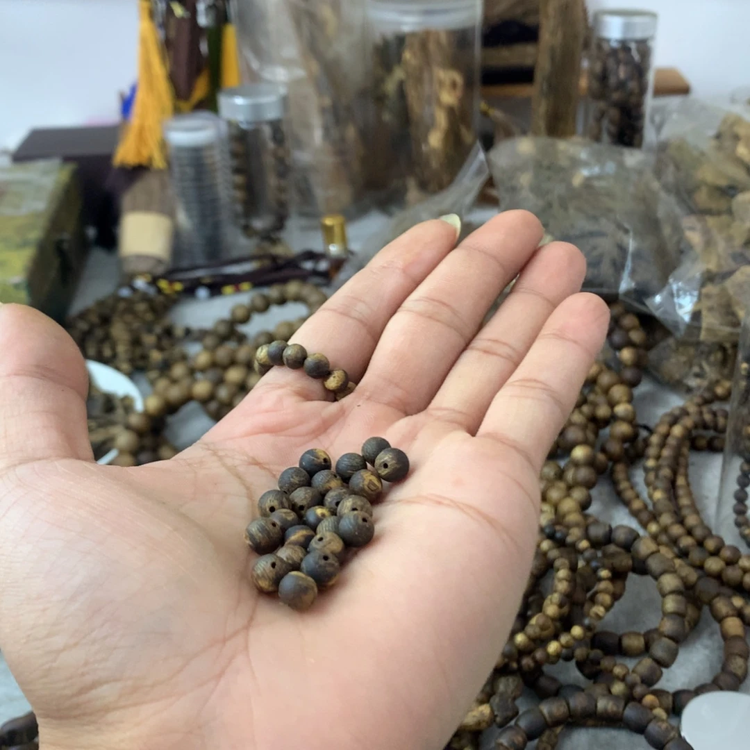 ****沙沉香沉香碎屑0.6沉水圆珠22颗