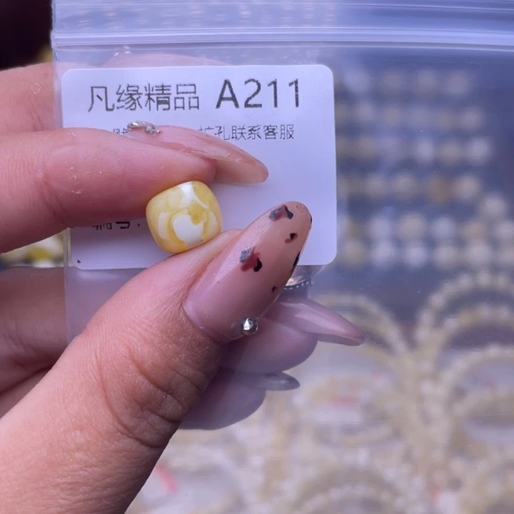 琥珀未镶嵌裸石琥珀