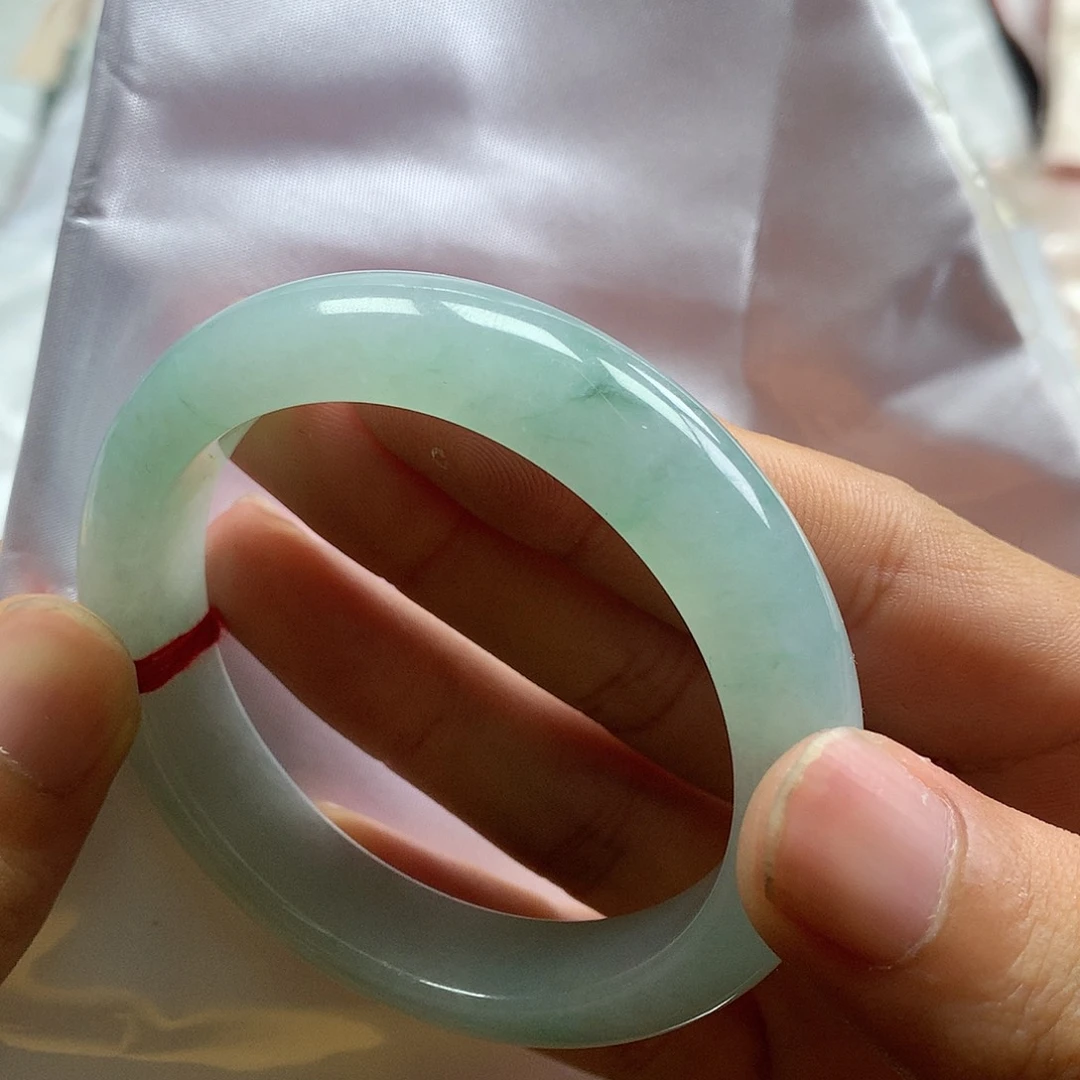 翡翠手镯未镶嵌翡翠