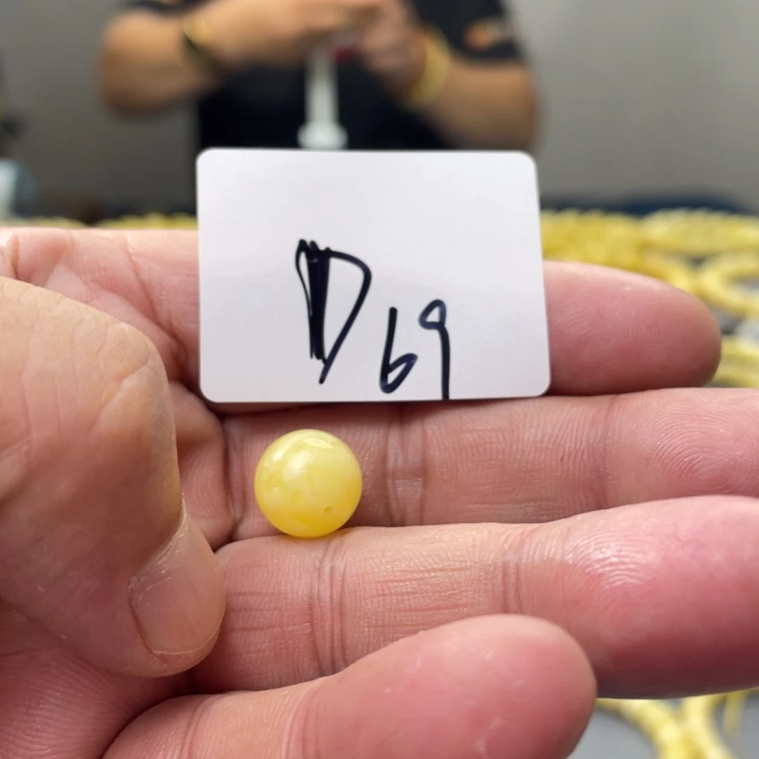未镶嵌琥珀手链多样性发，发其中一件