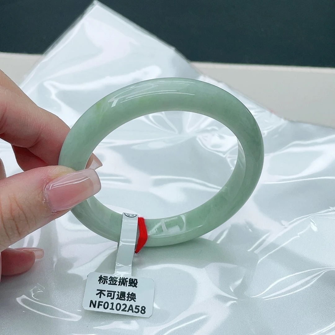 翡翠手镯未镶嵌正58.4