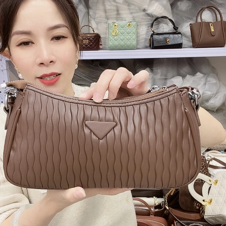 蚕丝小牛剖层皮革PU