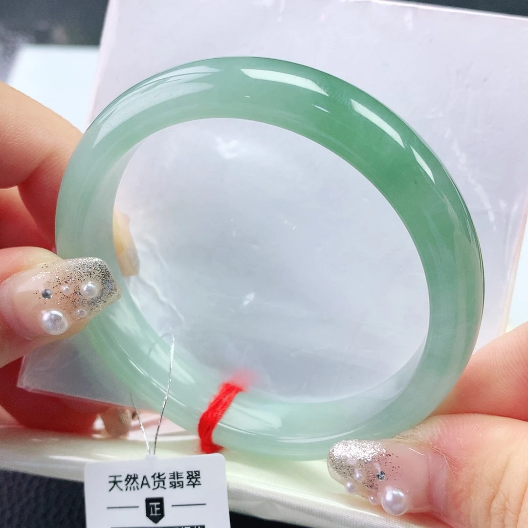 翡翠手镯未镶嵌54圈
