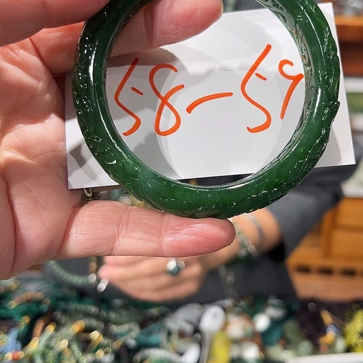 颈饰未镶嵌和田玉（糖玉）