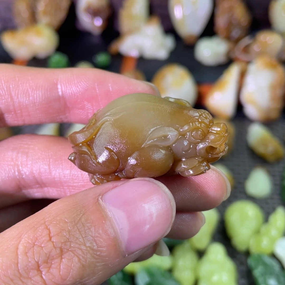 颈饰未镶嵌和田玉且末红糖貔貅