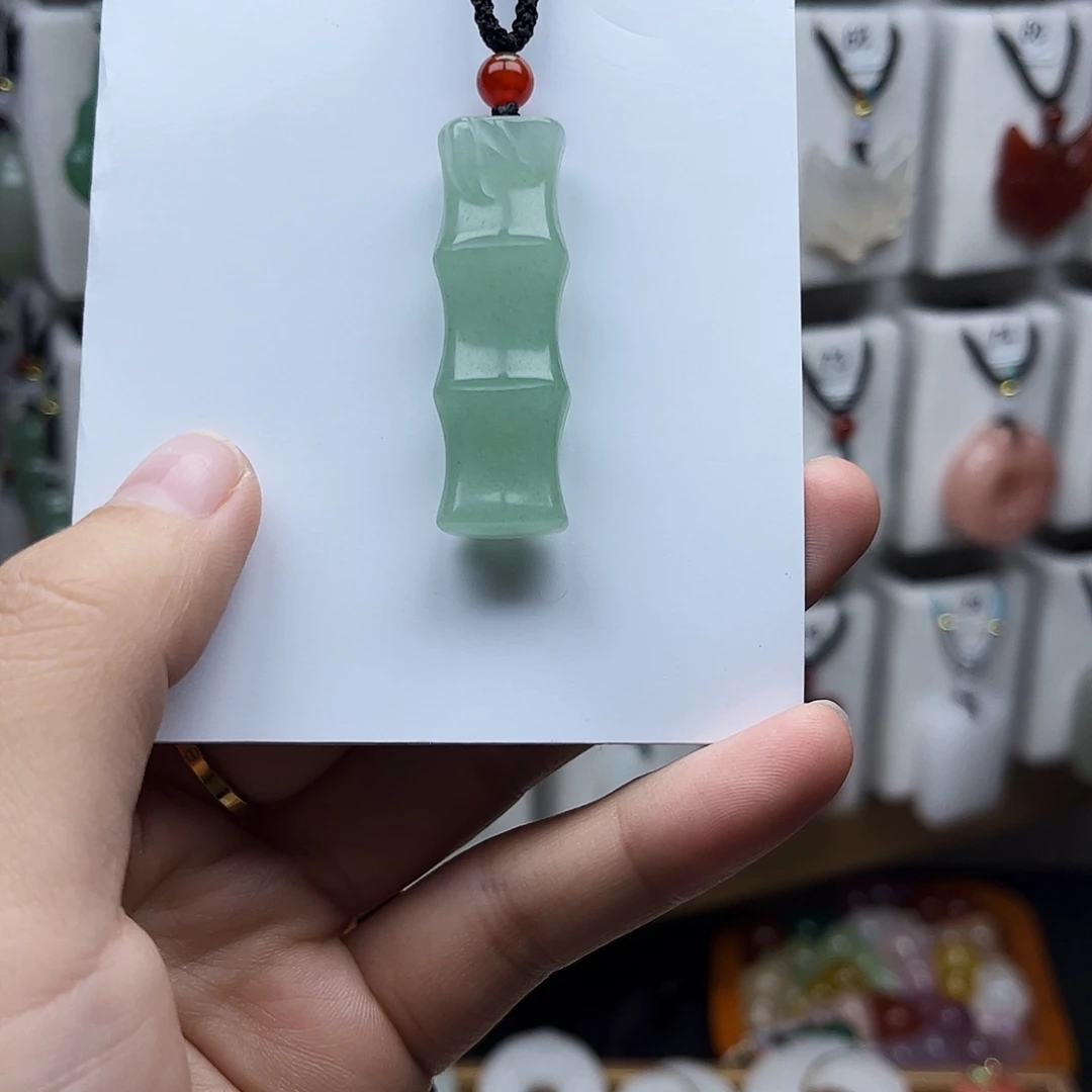 石英质玉未镶嵌颈饰