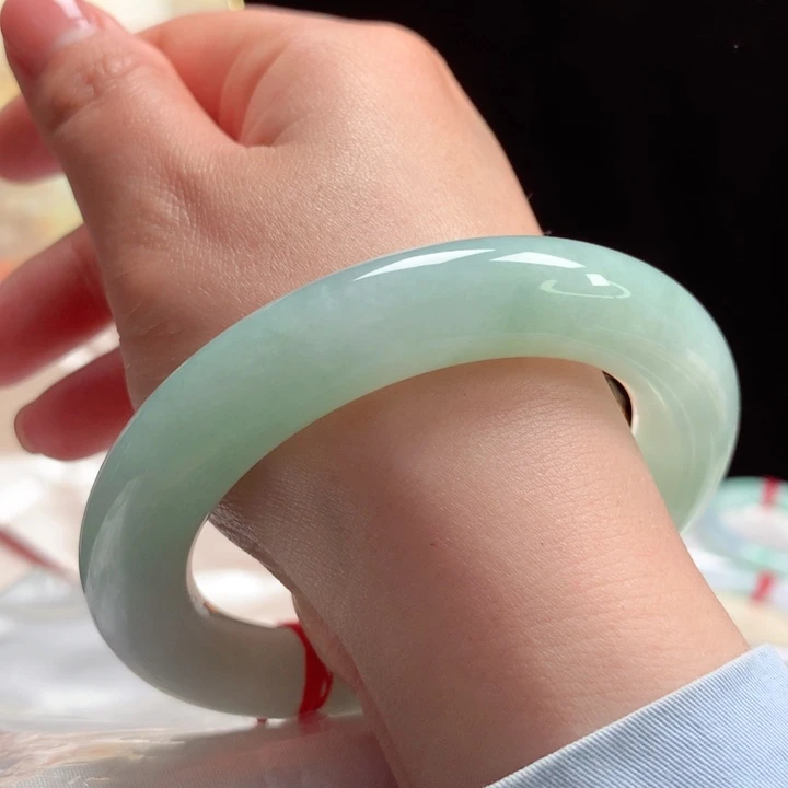 翡翠手镯（圆镯）未镶嵌葡萄肉52