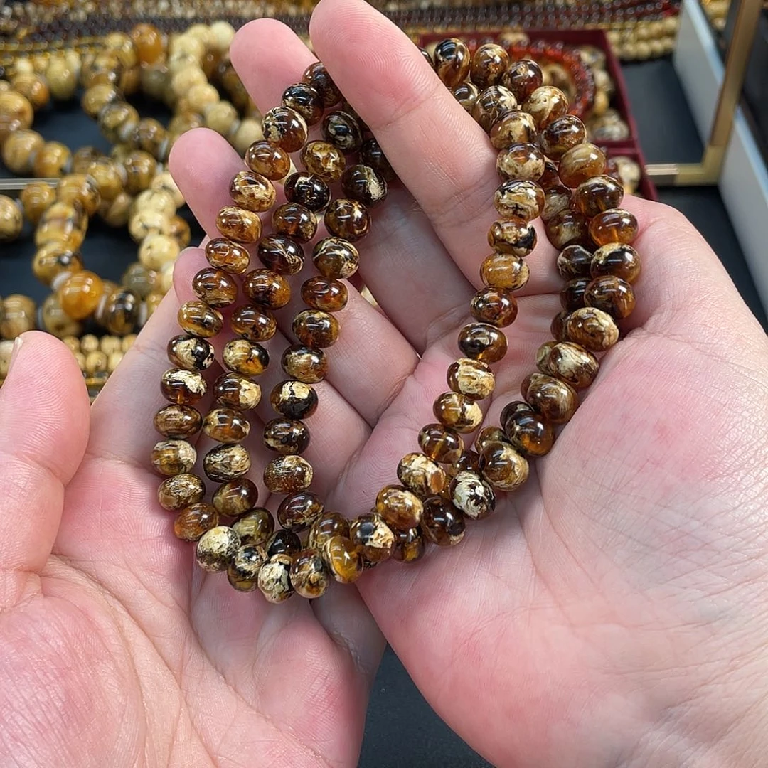 王***道琥珀未镶嵌裸石9mm溶洞